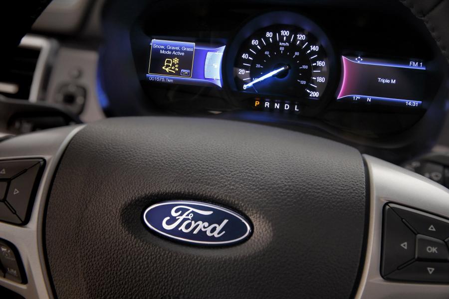  Ford Everest 2014 года  (фото 27 из 50)